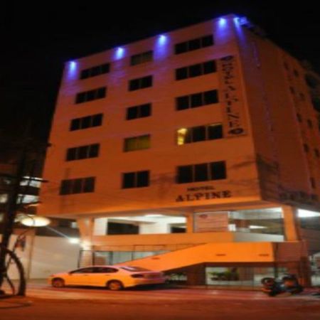 Hotel Alpine Poona Buitenkant foto