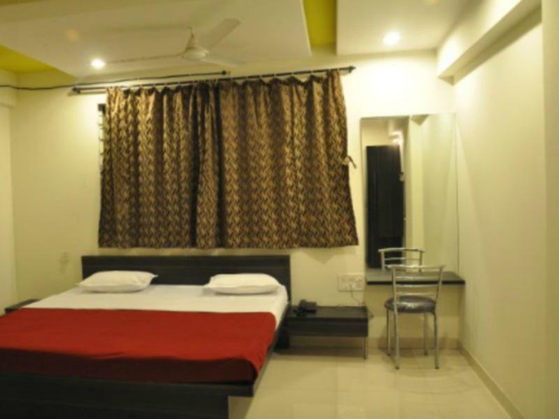 Hotel Alpine Poona Buitenkant foto