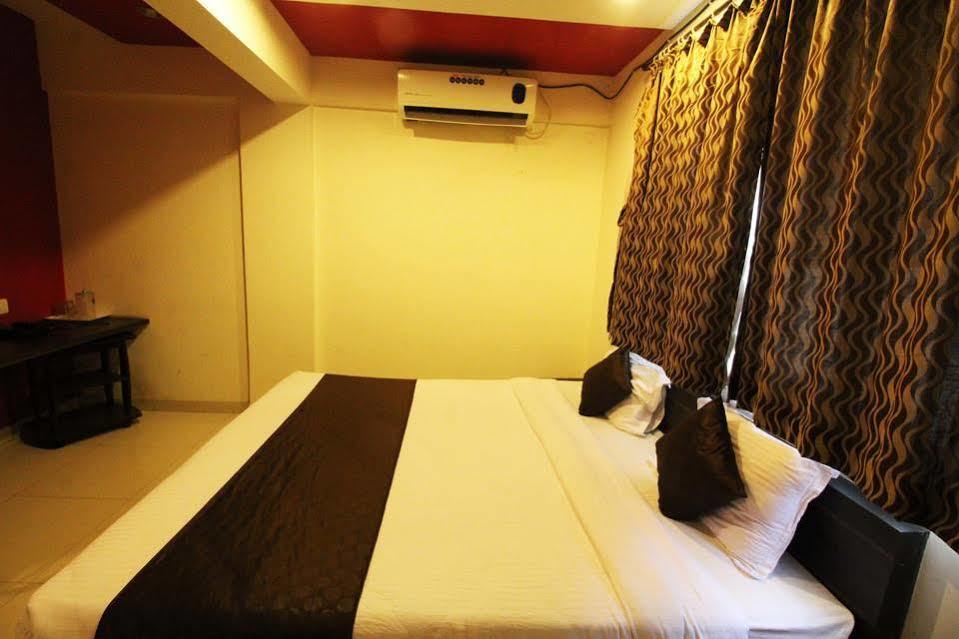 Hotel Alpine Poona Buitenkant foto