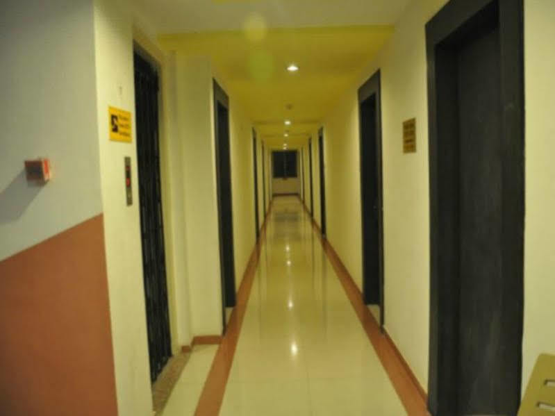 Hotel Alpine Poona Buitenkant foto